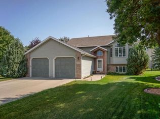 2902 S Bay Dr S, Fargo, ND 58103