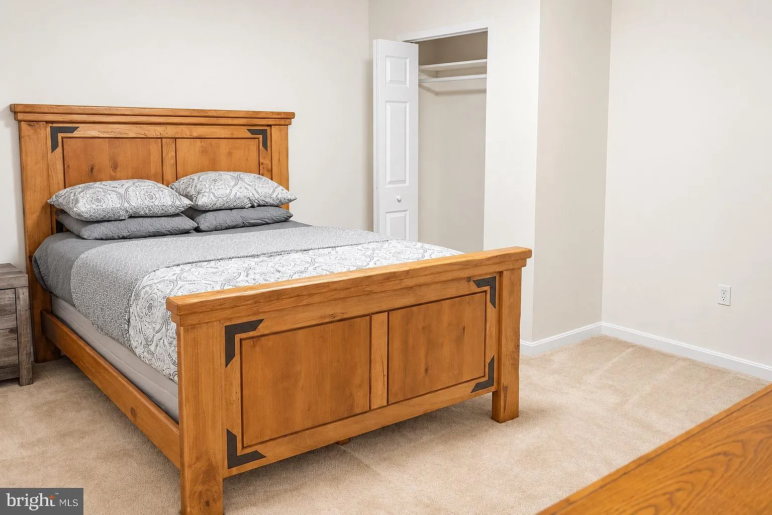 5 bed, 3.5 bath, 3271 sqft, $2,000 — Photo 3