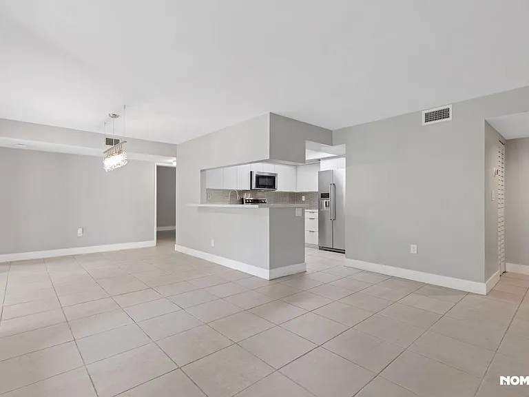 8827 SW 123rd Ct #105 — Photo 6