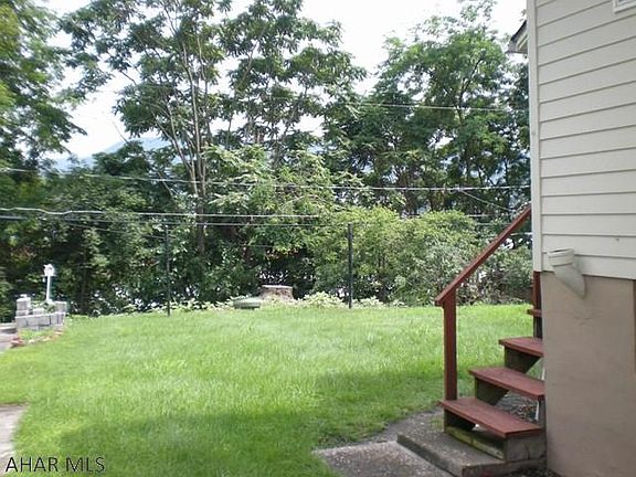 3rd image of 221 Walnut Ave