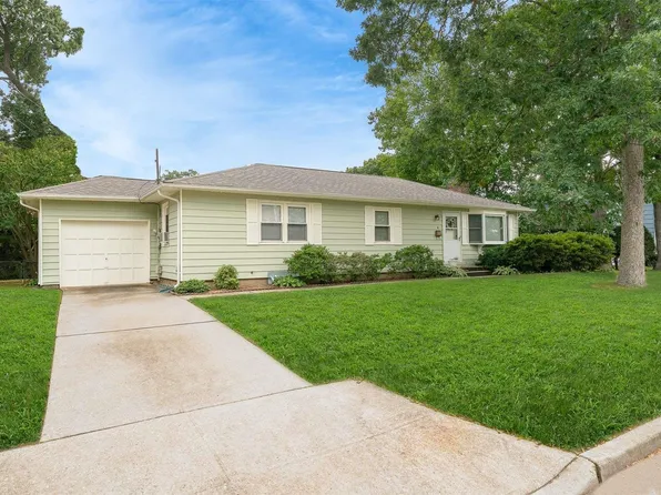 4 Commonwealth Avenue, Massapequa, NY 11758