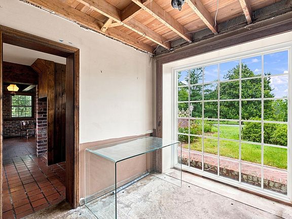 30th image of 841 Earley Farm Rd