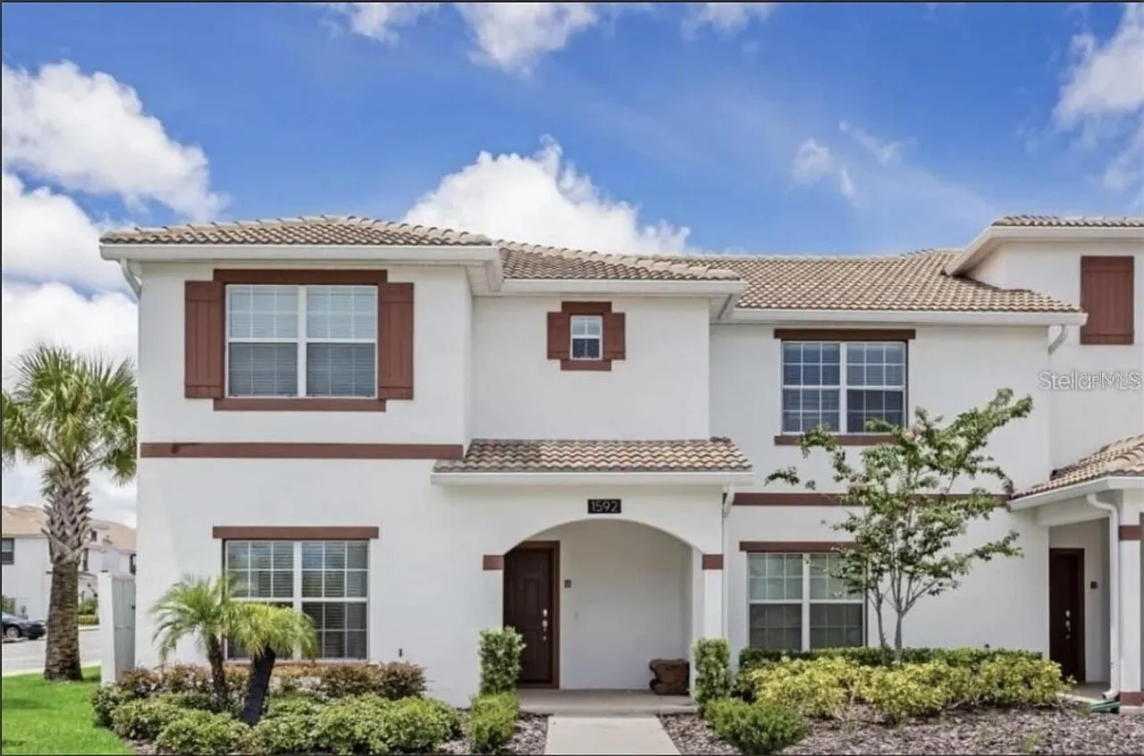5 bed, 4.0 bath, 2128 sqft, $3,000 — Photo 1
