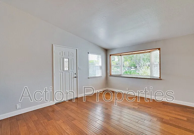 1125 Burgoyne St — Photo 4