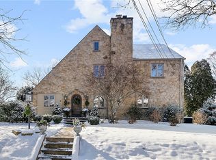 252 Outlook Dr, Pittsburgh, PA 15228