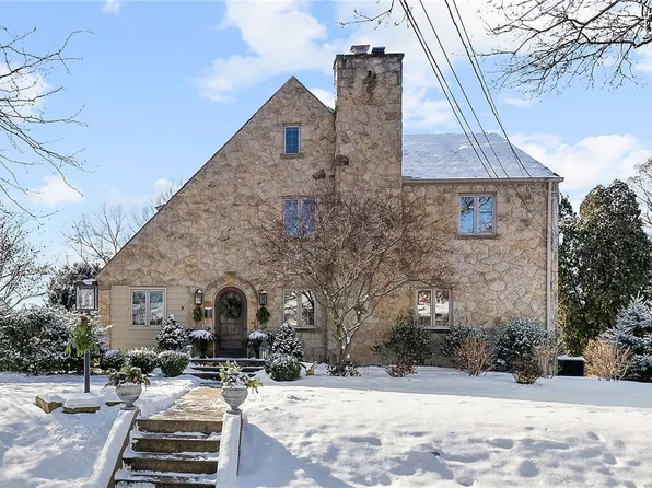 252 Outlook Dr, Pittsburgh, PA 15228