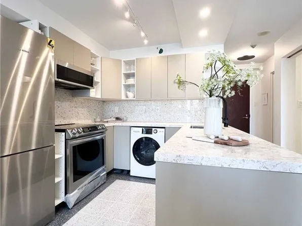 1055 Bay St, Toronto, ON