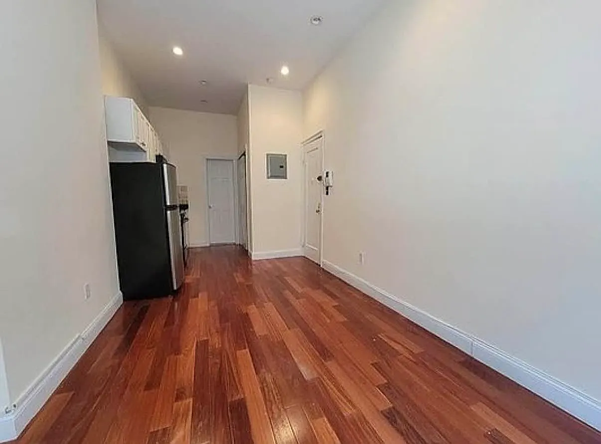 413 West 56th Street — Photo 3