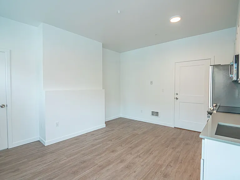 Union Apartments — Photo 6