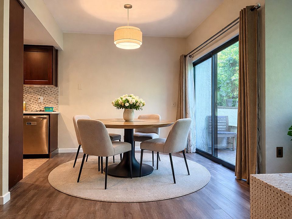 Dining Area - staged with AI