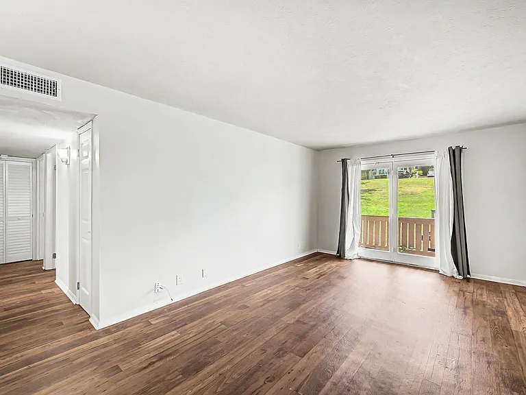 709 Ashlawn Pl — Photo 10