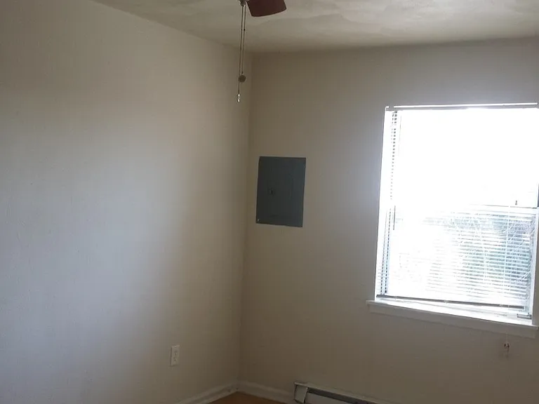 1017 Hannah St — Photo 7