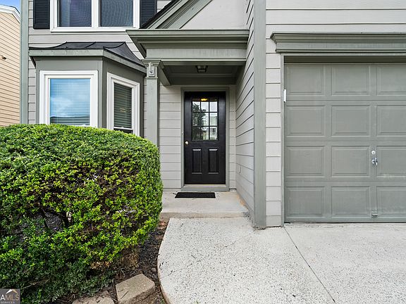4th image of 320 Treyford Ct