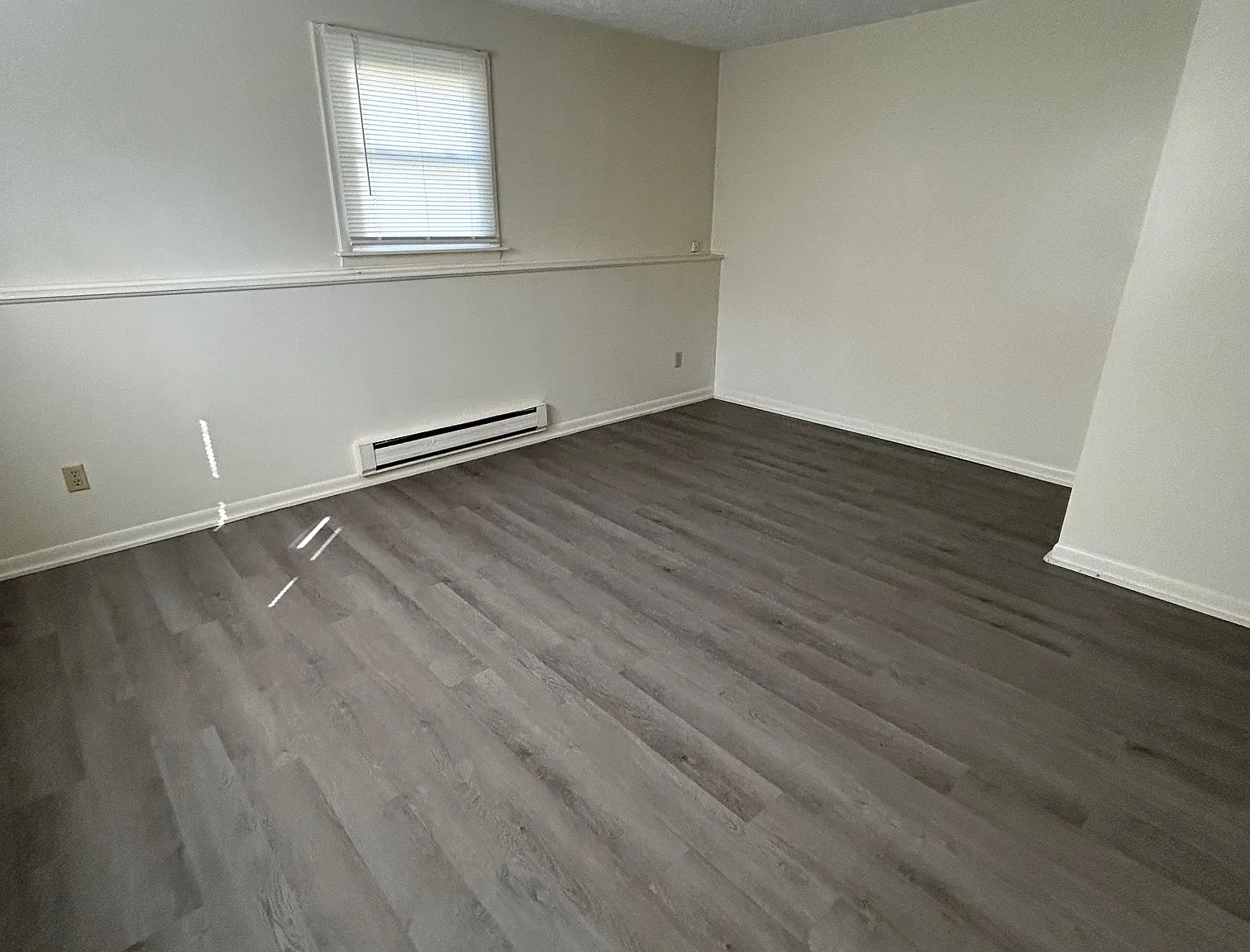 2 bed, 1000 sqft, $1,050 — Photo 2