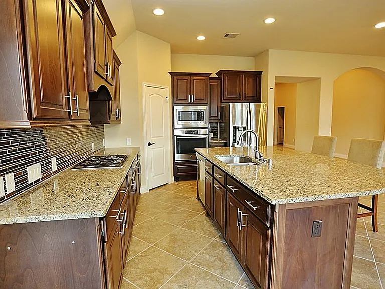 6707 Miller Shadow Ln — Photo 12