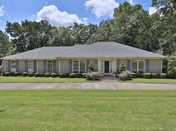 1101 N 18th St, Lanett, AL 36863