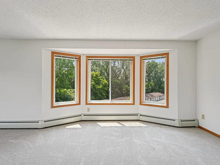 Oaks Lincoln Apartments — Photo 33