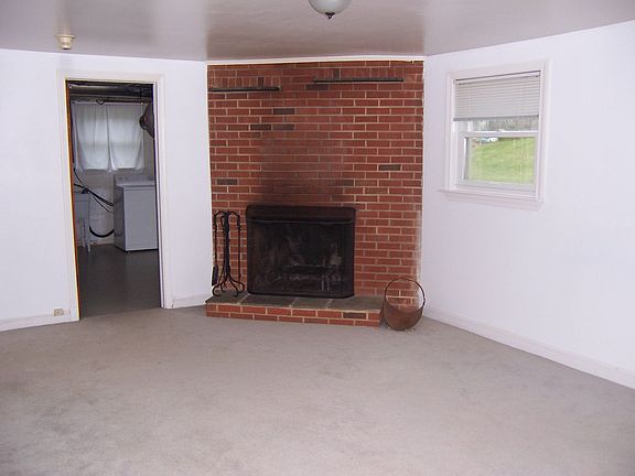 Family Room w/ Fireplace