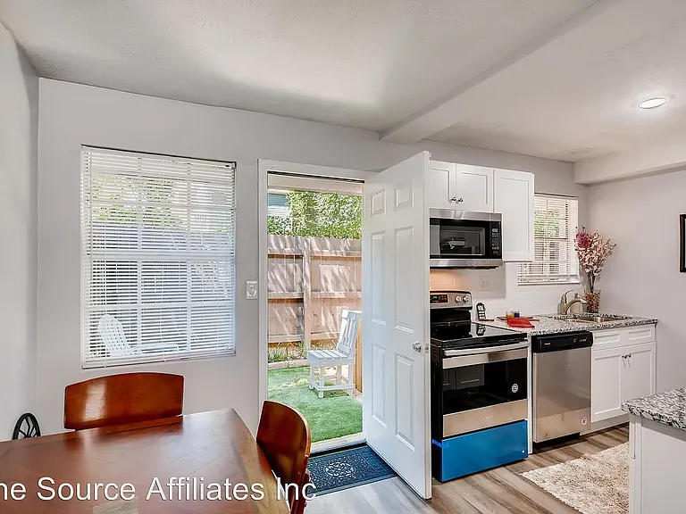 625 Coleman St — Photo 7