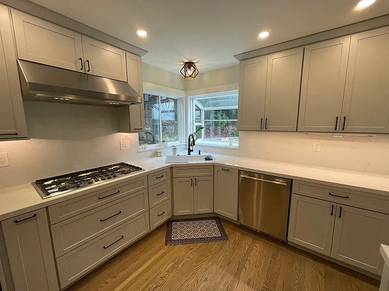 Charter Oaks Dr — Photo 2