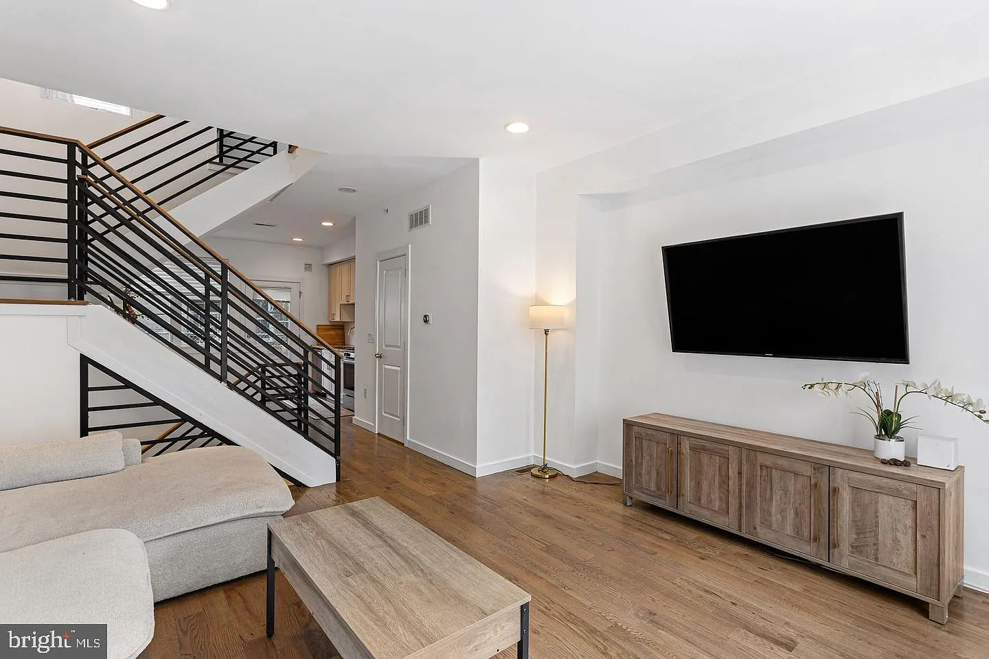 3 bed, 2.5 bath, 1788 sqft, $3,250 — Photo 2