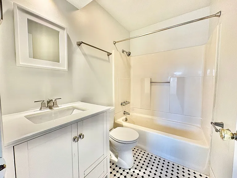 4420 Jarboe St — Photo 11