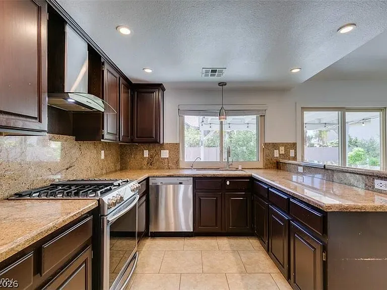 240 Honeywood St — Photo 3