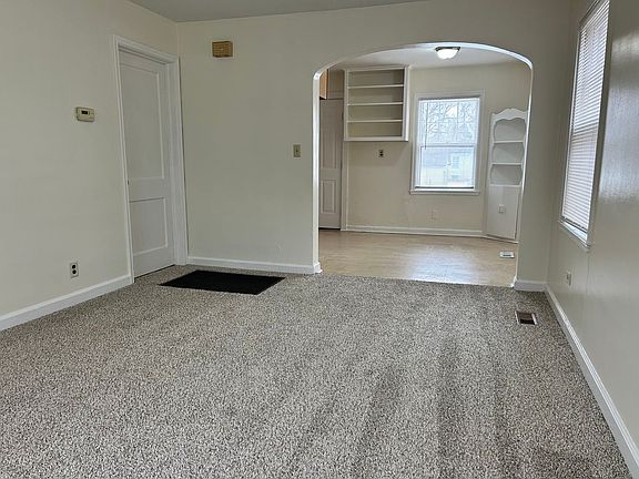 4th image of 226 W Chestnut St