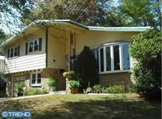 9118 Dale Rd, Philadelphia, PA 19115