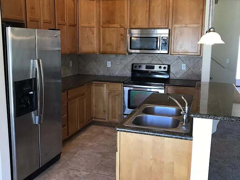 1110 Crescent Dr — Photo 2