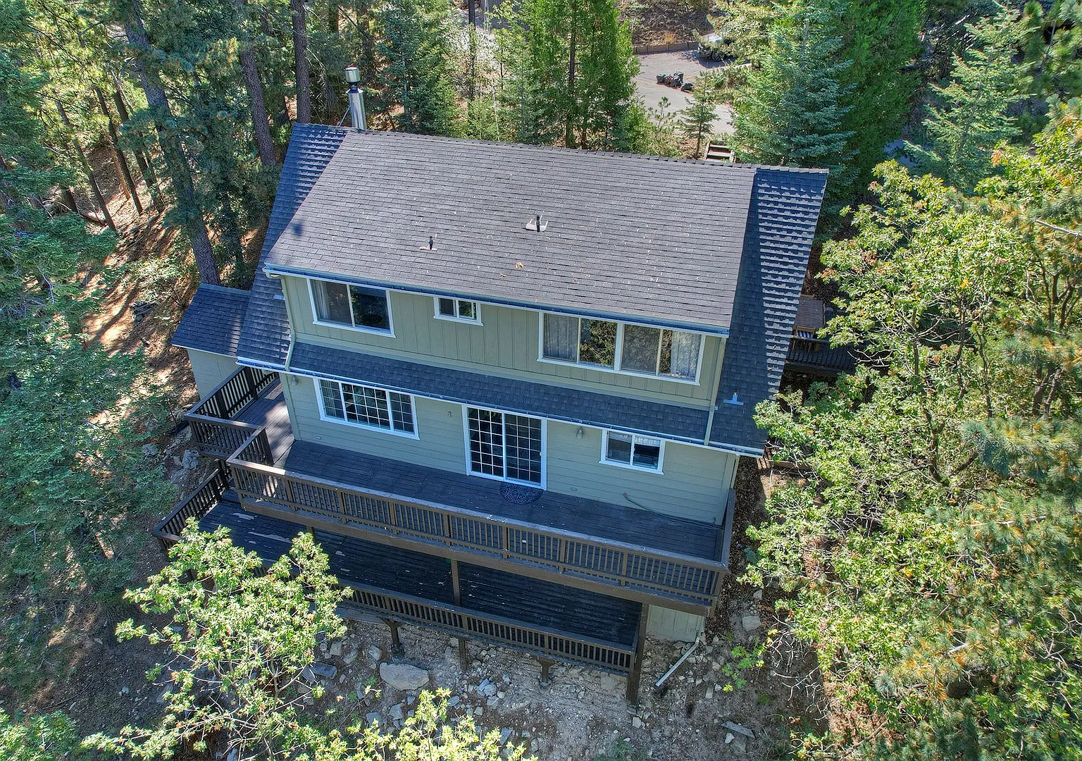 Large 3 Bed / 2 & 1/2 Bath Cabin For Rent in Twin Peaks — Photo 3