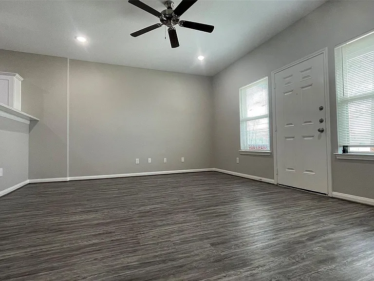 4510 Mayflower St #B — Photo 14
