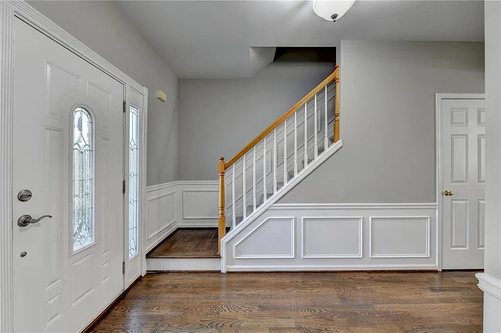 4 bed, 2.5 bath, 2184 sqft, $3,000 — Photo 2