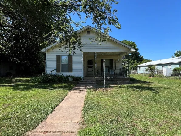 106 E 1st St, Drumright, OK 74030
