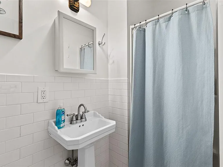 20 Ridge St #1 — Photo 8