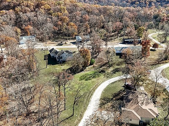 5th image of 102 Pinkie Ln