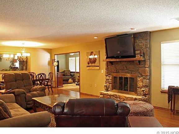 3rd image of 1632 Whitney Ln