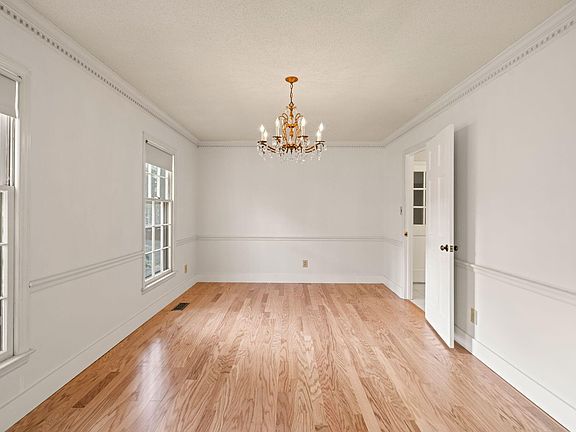 5th image of 6115 Winthrop Dr