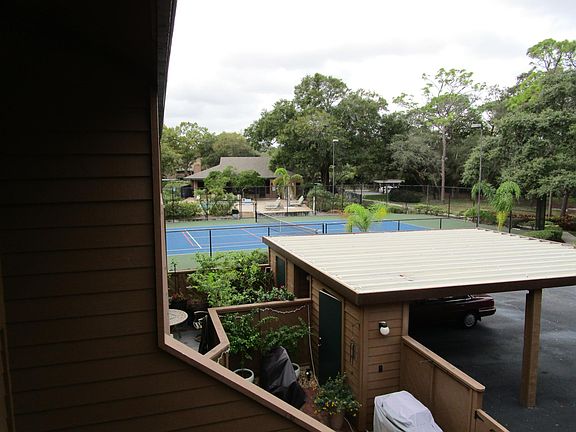 Tennis court and pool close by