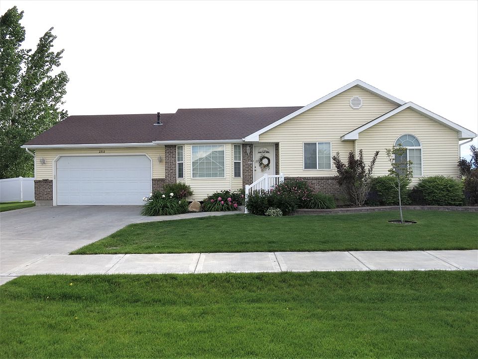 1st image of 2933 N Dallin Dr