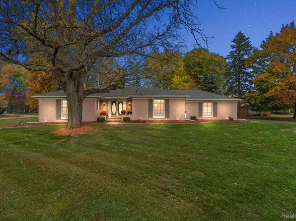 31192 Sunset Ct, Beverly Hills, MI 48025