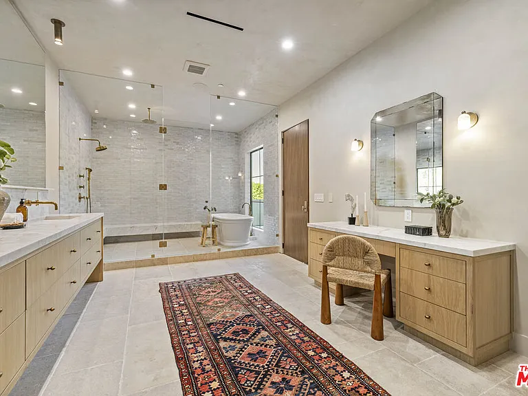 14273 Greenleaf St — Photo 42