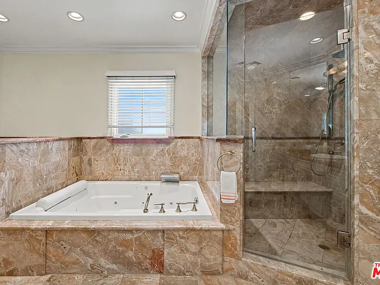 204 Foothill Rd — Photo 23