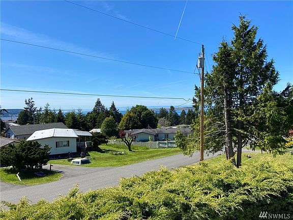 4th image of 131 Alder Dr