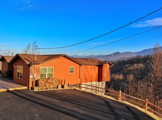 547 Greenbriar Ln, Gatlinburg, TN 37738