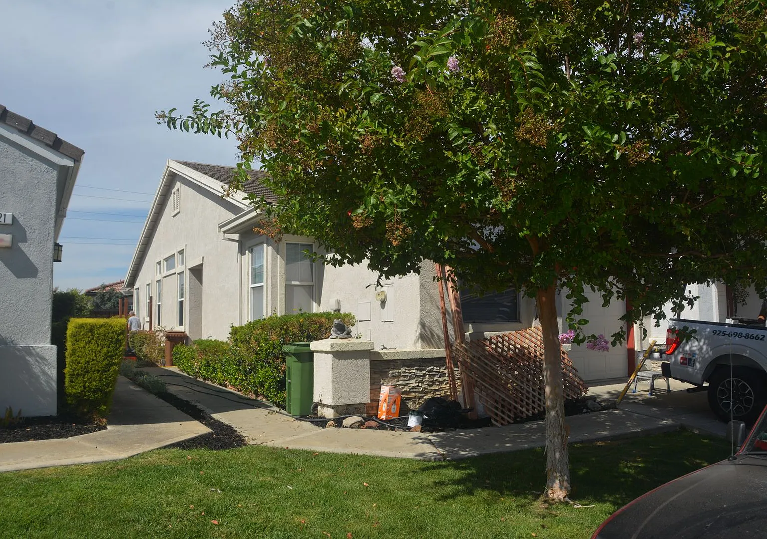 Affordable, sharp and clean 2 bedroom Summerset II beauty... — Photo 1