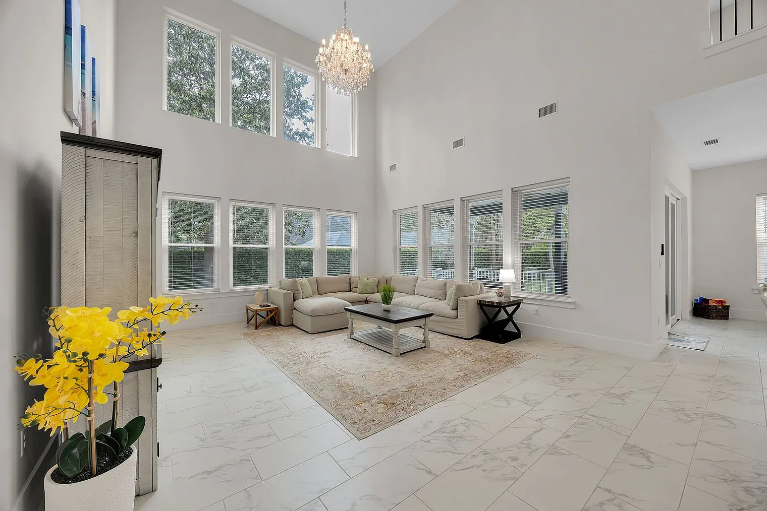 6 bed, 3.5 bath, 3595 sqft, $10,420 — Photo 1