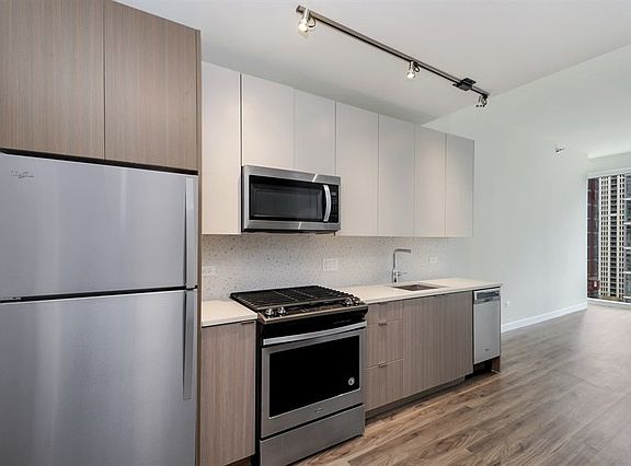 3rd image of 1407 S Michigan Ave APT 911