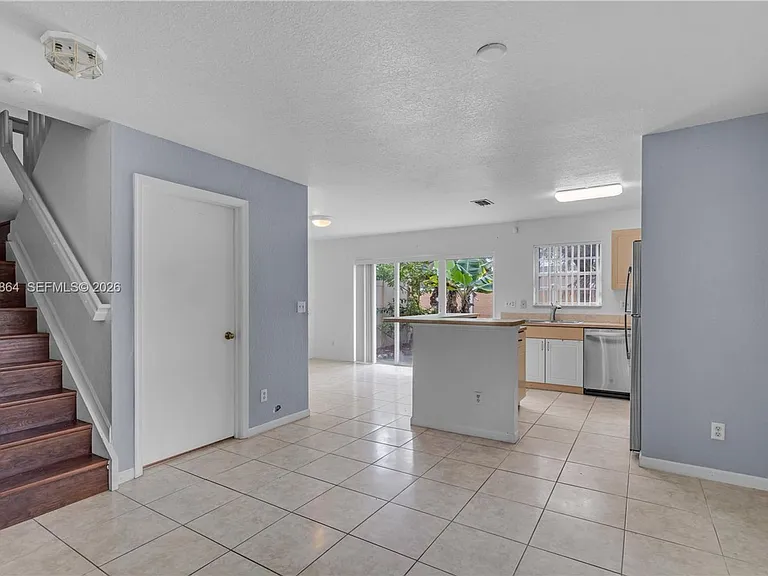 2400 SW 87th Way — Photo 6