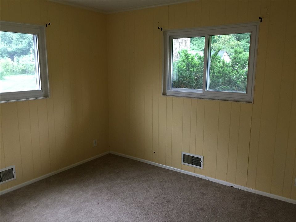 2nd image of 1717 Belmont Ave
